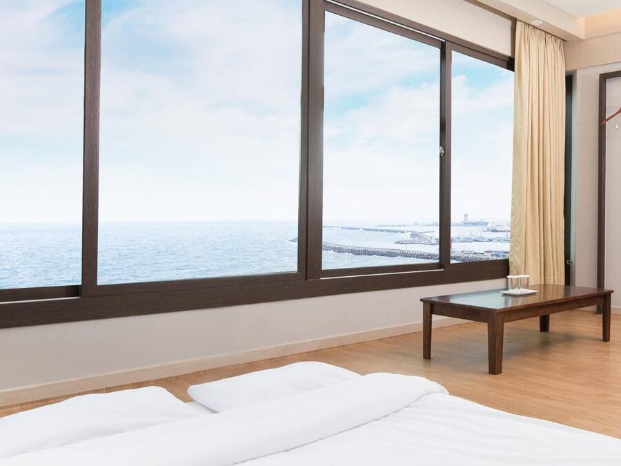 Minibar, laptop workspace, free WiFi, bed sheets