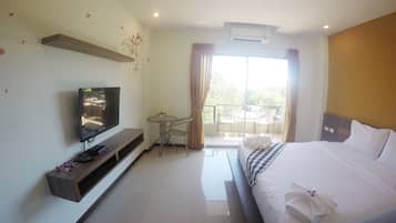 Deluxe Double Room, 1 King Bed | In-room safe, blackout drapes, free WiFi, bed sheets