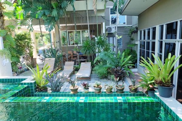 Kolam renang terbuka