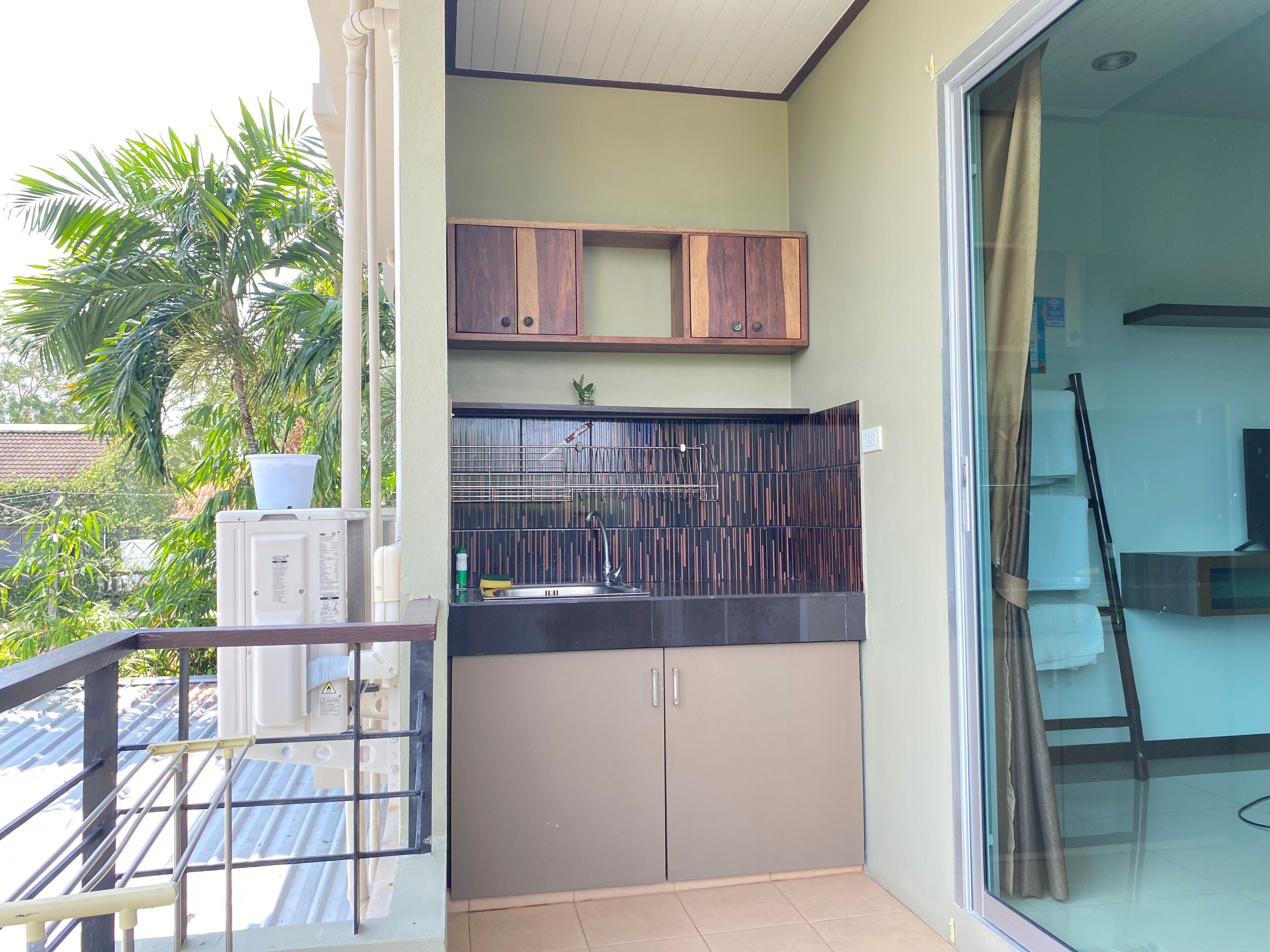 ตู้เย็น, ไมโครเวฟ, เครื่องชงกาแฟ/ชา, กาต้มน้ำไฟฟ้า