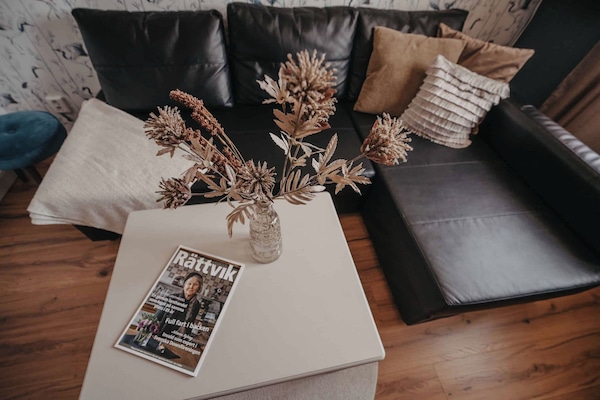 Family room - 1 queensize bed with sofa bed (Pets allowed) | Individueel gedecoreerd, individueel gemeubileerd