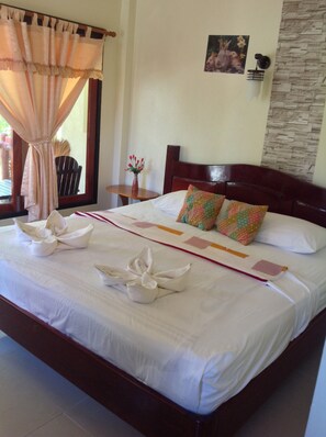 In-room safe, laptop workspace, WiFi - Starlight Haad Rin Resort (Ko Pha-ngan)