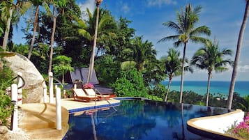 Piscine extérieure, piscine à débordement