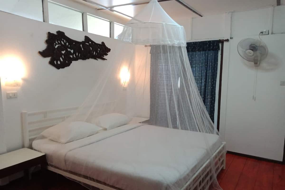 Sea View Classic | In-room safe, rollaway beds (surcharge), WiFi (free), bed sheets