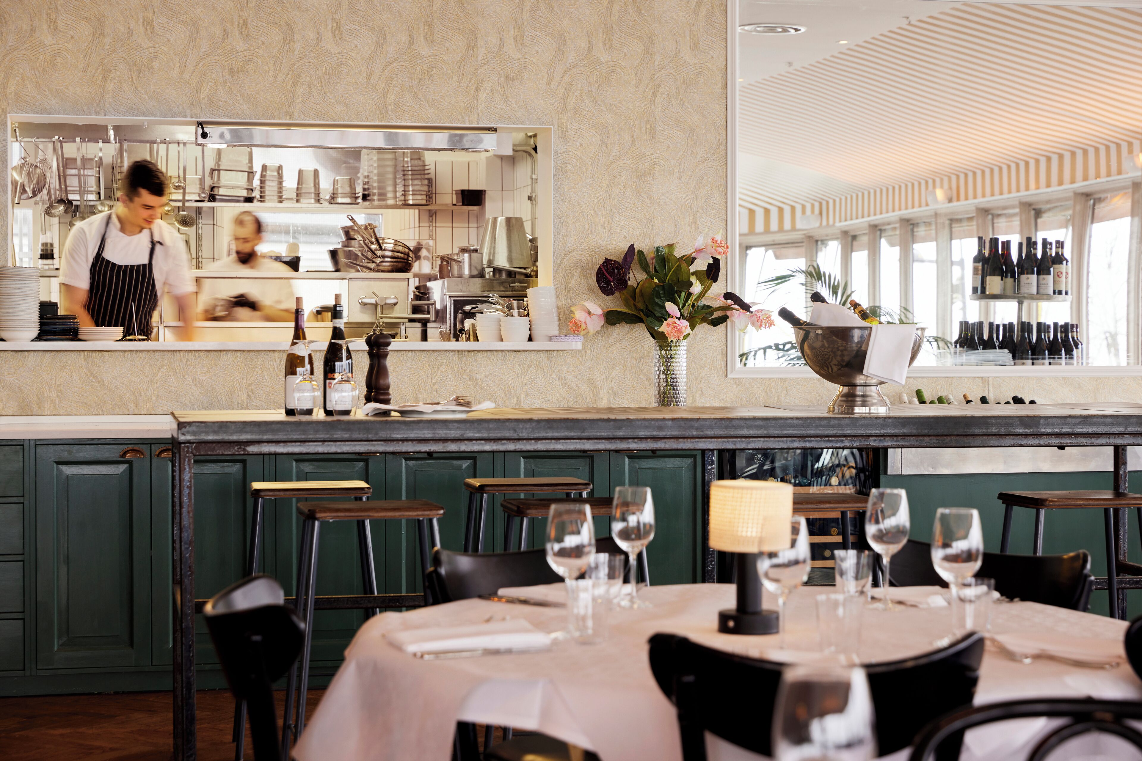 breakfast, lunch, dinner served; seafood, sea views