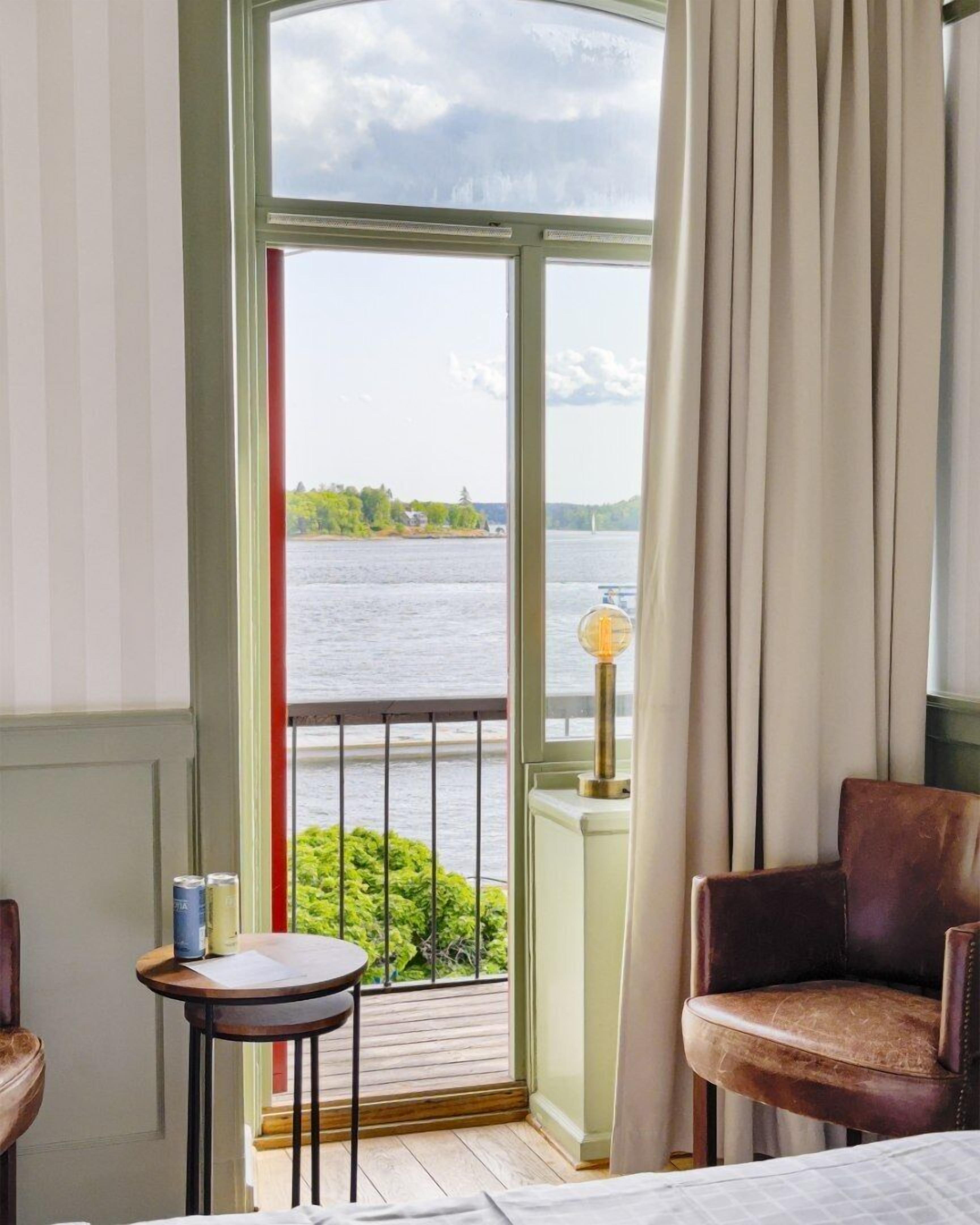 King Superior Seaview and Balcony | 沙滩/海景