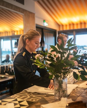 Breakfast, lunch, dinner served; seafood, sea views