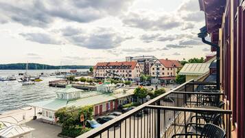 King Superior Seaview and Balcony | Terraza o patio