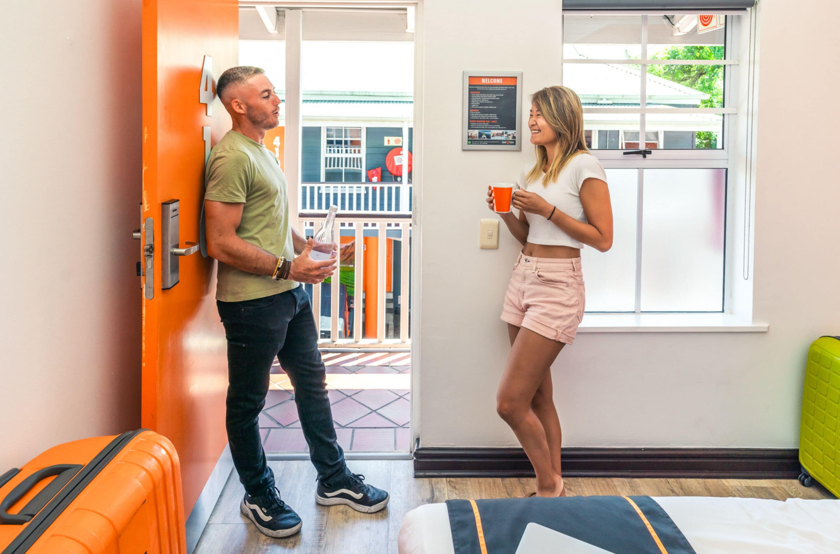 Bàn ủi/dụng cụ ủi quần áo, truy cập Internet không dây miễn phí 