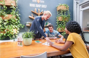 Réfrigérateur dans l'espace commun, micro-ondes dans l'espace commun