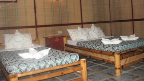 Family Room | Desk, rollaway beds, free WiFi - Bita-ug Beach Resort (Panglao)