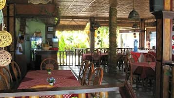 Se sirven desayunos, comidas, cenas y cocina filipina