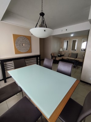 Spiseområde på rommet