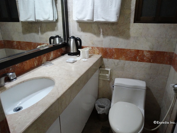 Studio, 1 Double Bed | Bathroom | Shower, free toiletries, towels - Ralph Anthony Suites (Manila)