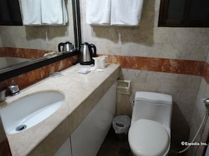 스튜디오, 더블침대 1개 | 욕실 | 샤워 시설, 무료 세면용품, 타월