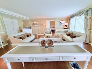 Presidential Suite | Living area