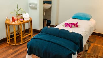 Couples treatment rooms, sauna, hot tub, steam room, Turkish bath