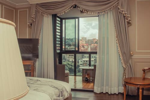 Deluxe Room, 1 King Bed, Non Smoking, City View | Living area | 40-inch flat-screen TV with satellite channels, TV