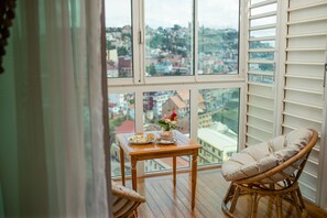 Senior Suite, 1 Bedroom, Non Smoking, City View