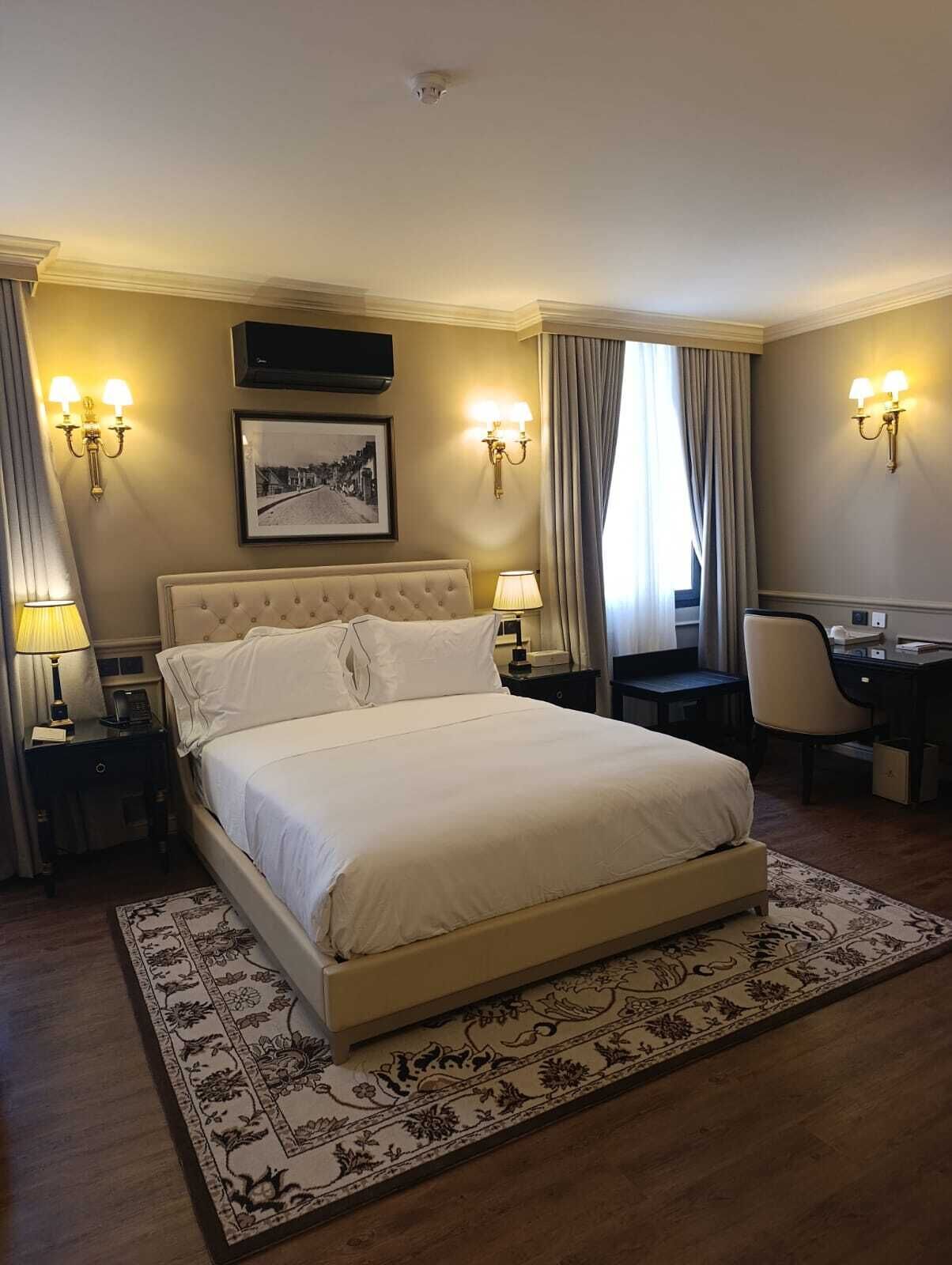 Ropa de cama de alta calidad, minibar, caja fuerte