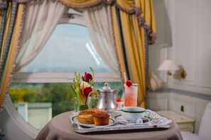 Café da manhã com buffet todos os dias (EUR 25 por pessoa) 