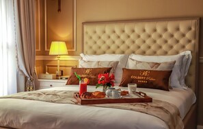 Deluxe kamer, 1 kingsize bed, niet-roken, uitzicht op de stad | Luxe beddengoed, een minibar, een kluis op de kamer, geluiddichte muren