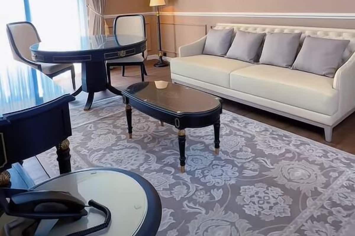 Studiosuite – executive | Oppholdsområde | En 40-tommers Flatskjerm-TV med Parabol-TV samt TV