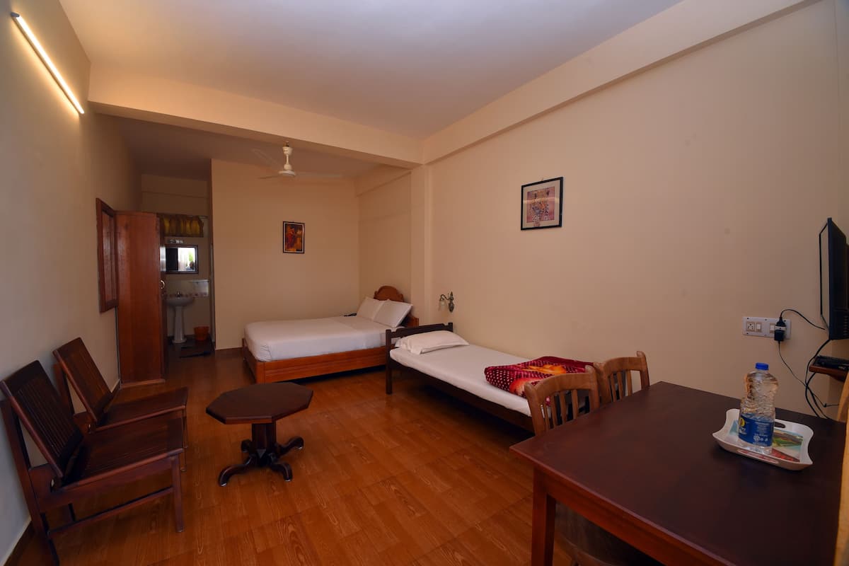 Mountain View Double | Desk, WiFi (free), bed sheets