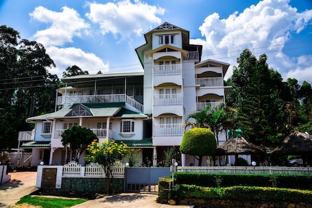 Front of property. Lakezone Holiday Resort