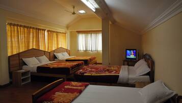 Mixed Dormitory Room (4th floor) | Desk, free WiFi, bed sheets
