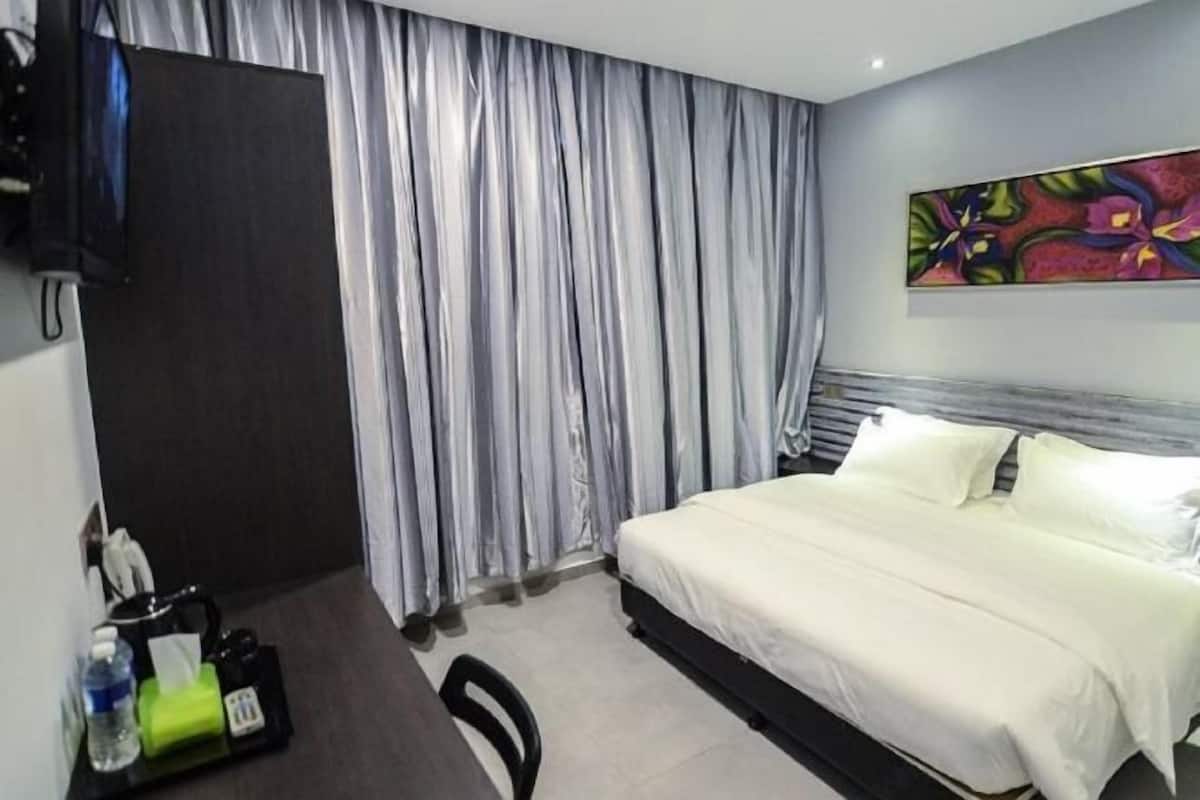 Premium bedding, minibar, in-room safe, desk