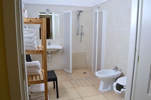 Quadruple Room | Bathroom