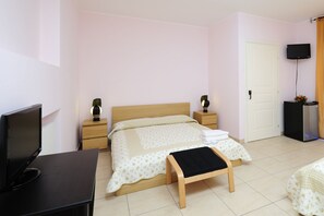 Double Room | Desk, cribs/infant beds - Hotel Centro Benessere Acquaplanet (Paterno)