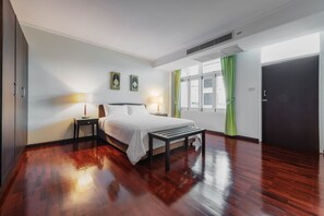 Deluxe Double Room | Desk, iron/ironing board, free WiFi, bed sheets - Capital Mansion (Bangkok)