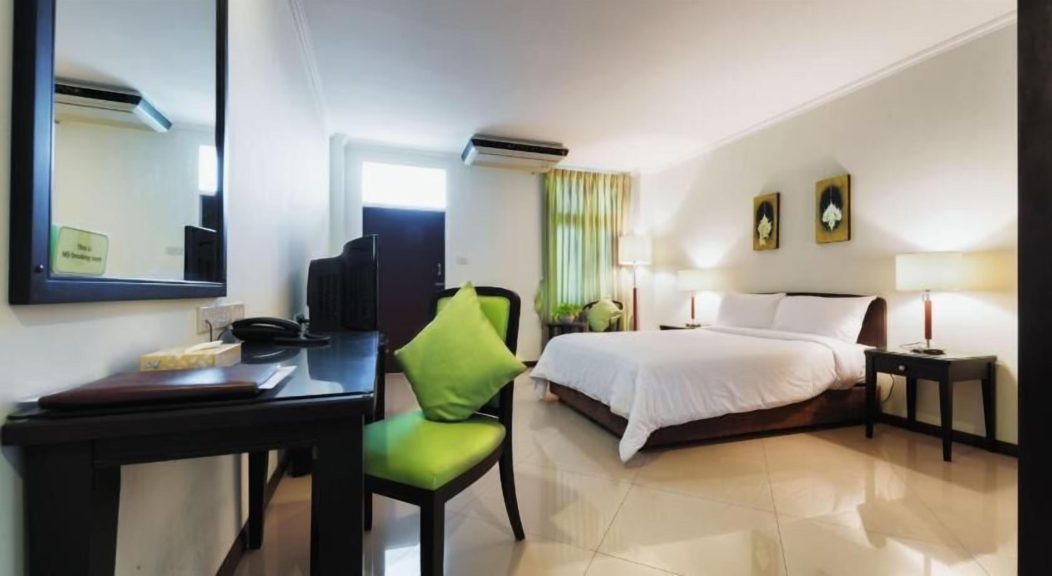 办公桌、熨斗/熨板、免费 WiFi、床单