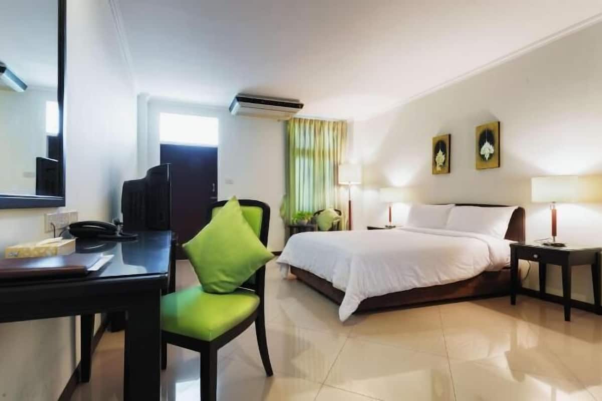 Schreibtisch, Bügeleisen/Bügelbrett, kostenloses WLAN, Bettwäsche