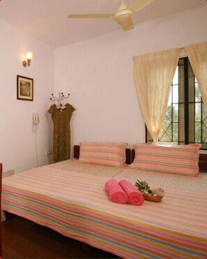 1 bedroom, premium bedding, in-room safe, desk