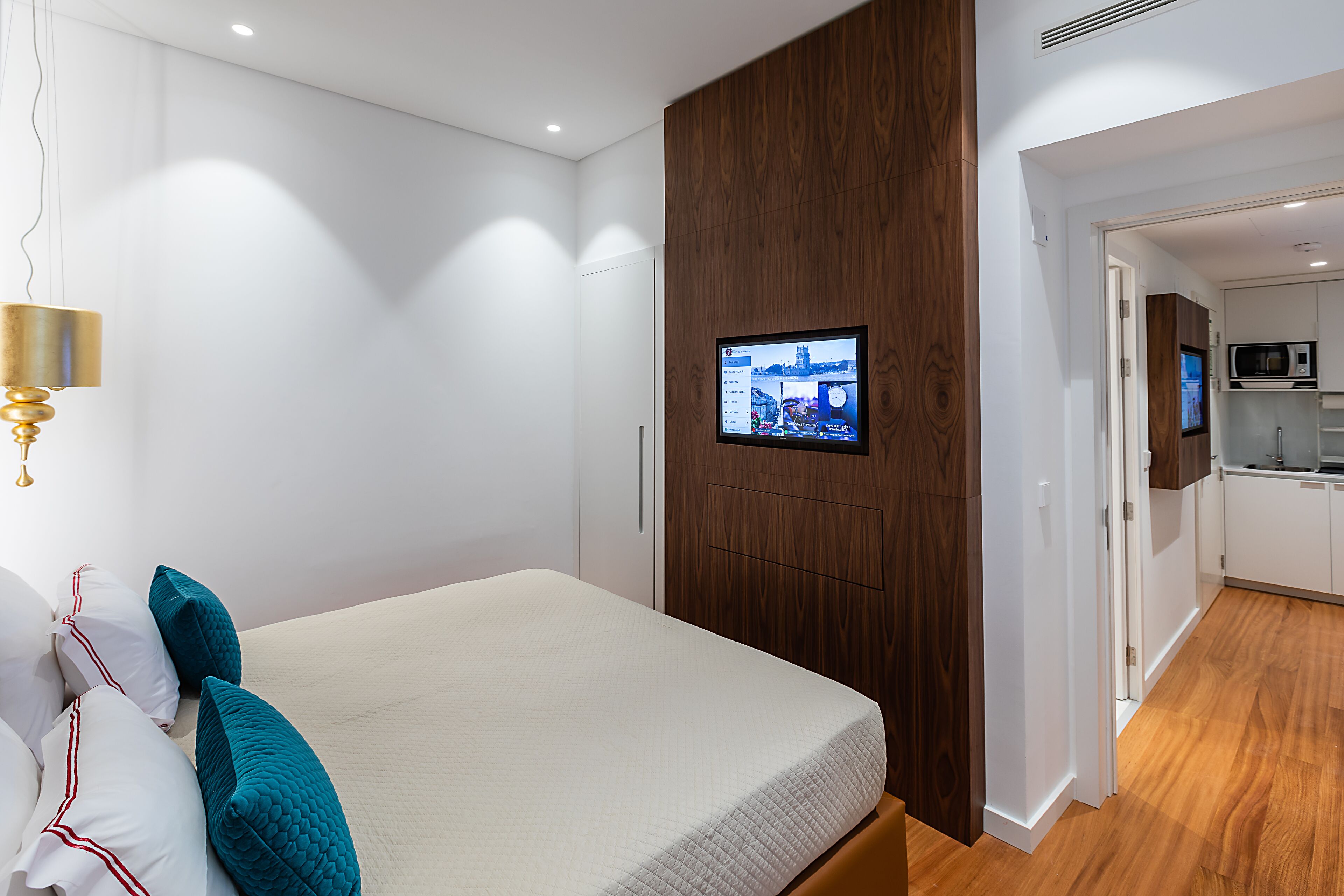 Junior Suite (interior) | In-room safe, desk, soundproofing, WiFi (free)