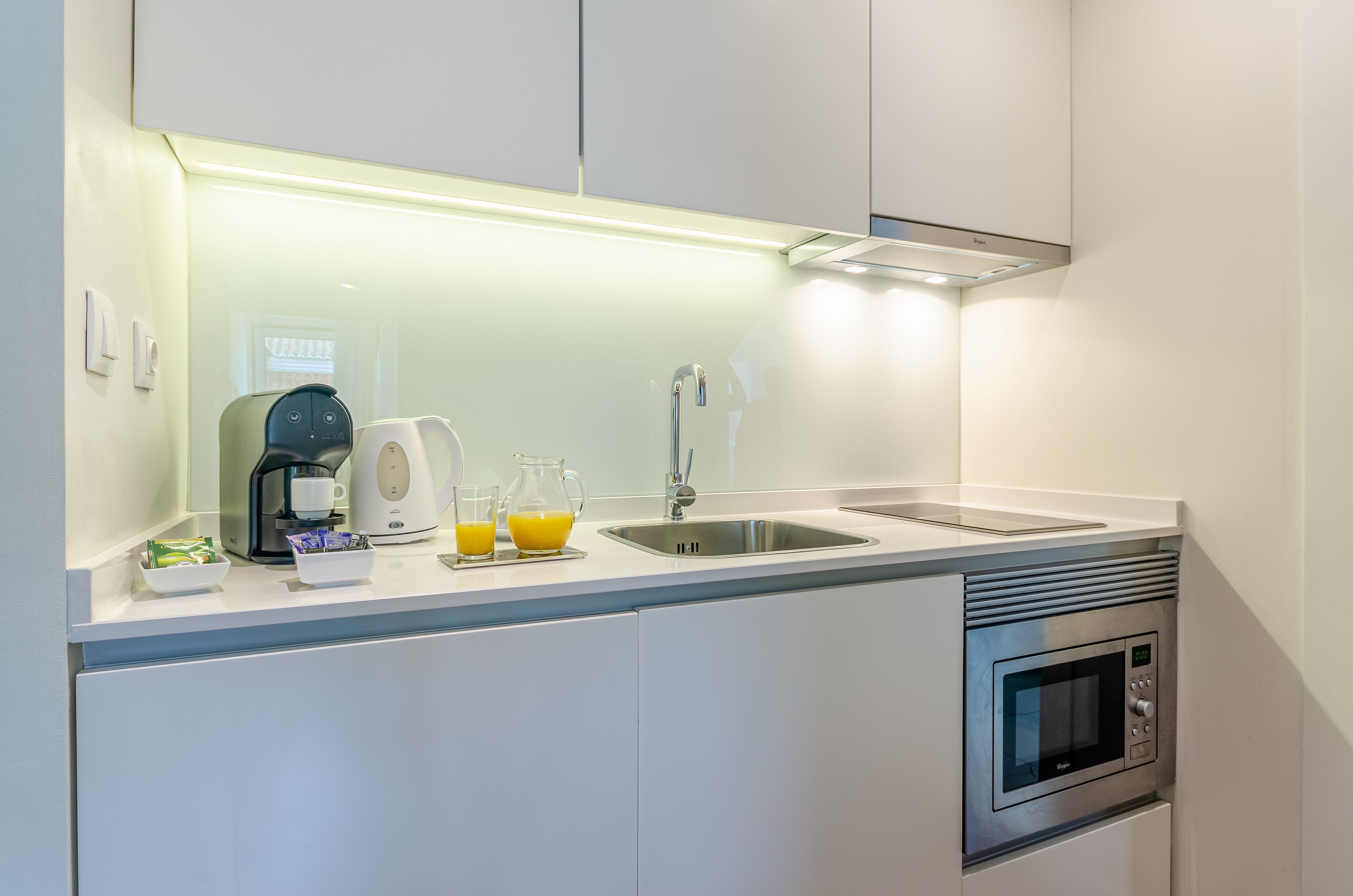 superior studio | 1 bedroom, minibar, in-room safe, desk