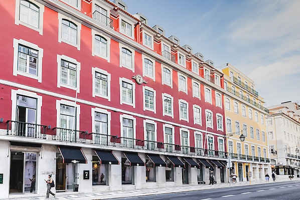 Front of property - The 7 Hotel (Lisbon)