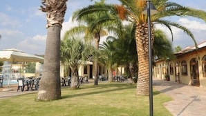 المنطقة المحيطة بالمنشأة