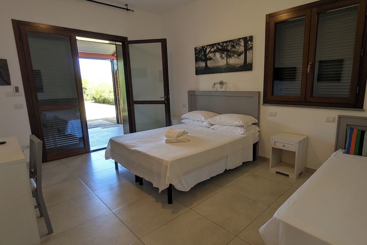 superior room | desk, laptop workspace, free wifi, bed sheets