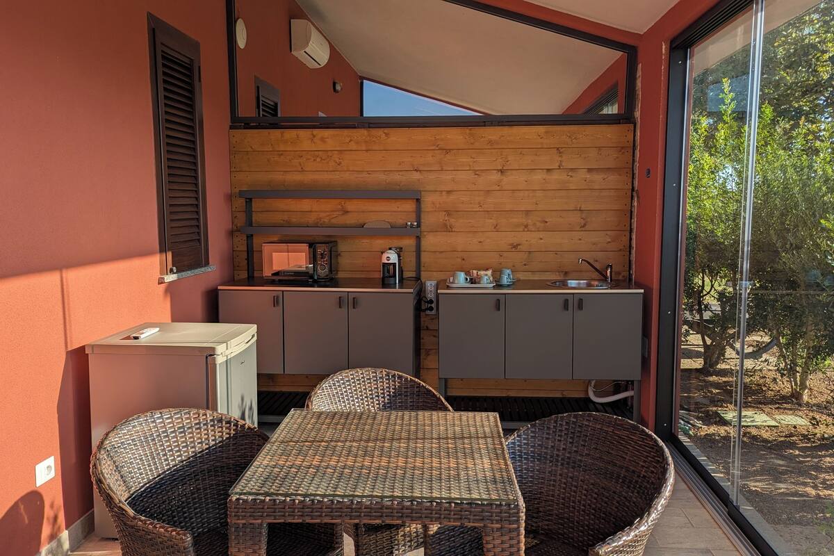 superior room | desk, laptop workspace, free wifi, bed sheets