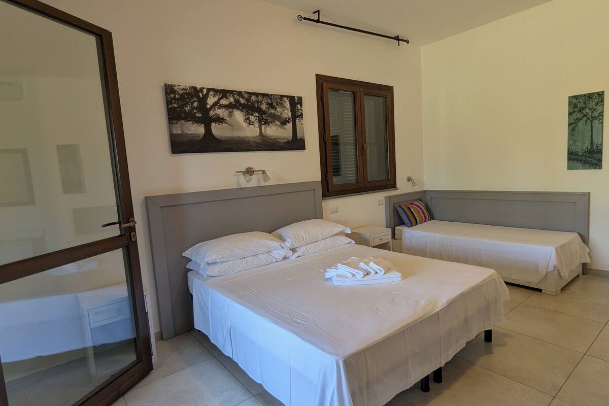 superior room | desk, laptop workspace, free wifi, bed sheets