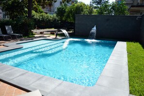 Piscina externa sazonal