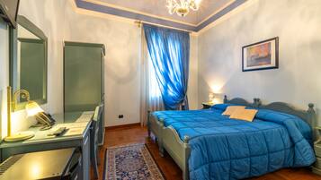 Quarto casal ou duplo superior | Roupas de cama premium, frigobar, cofres nos quartos, escrivaninha