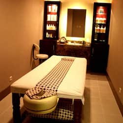 Un sauna, tratamientos corporales, aromaterapia, envolturas corporales