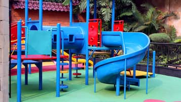 Tempat bermain anak - outdoor
