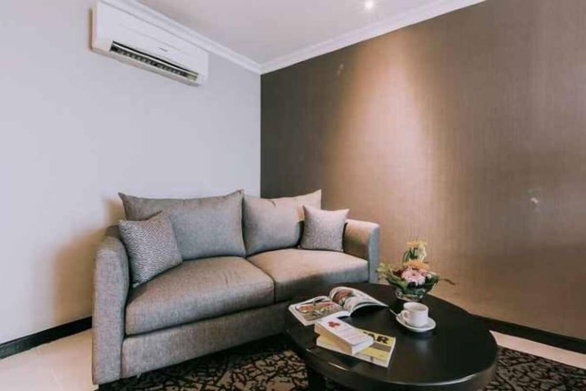 Area keluarga | Televisi LCD 32-inci dengan saluran TV kabel dan TV