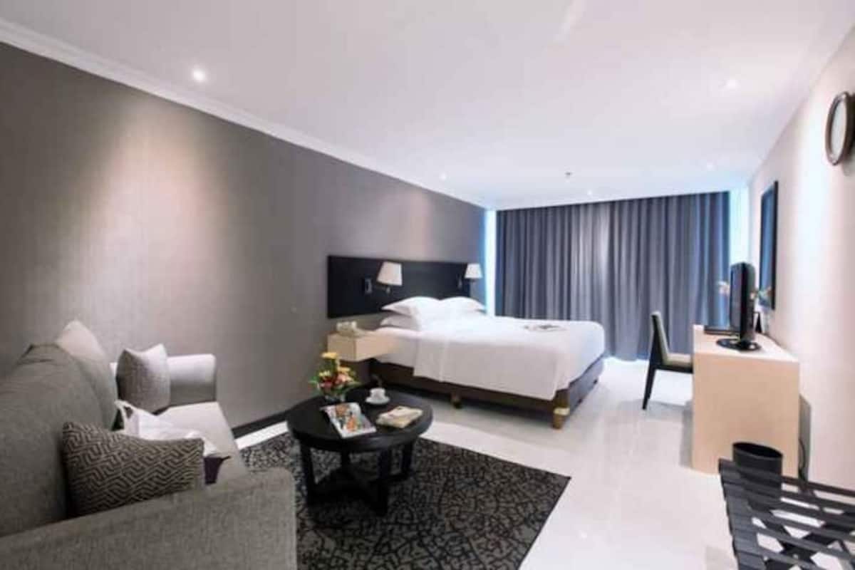 1 bedroom, premium bedding, minibar, in-room safe